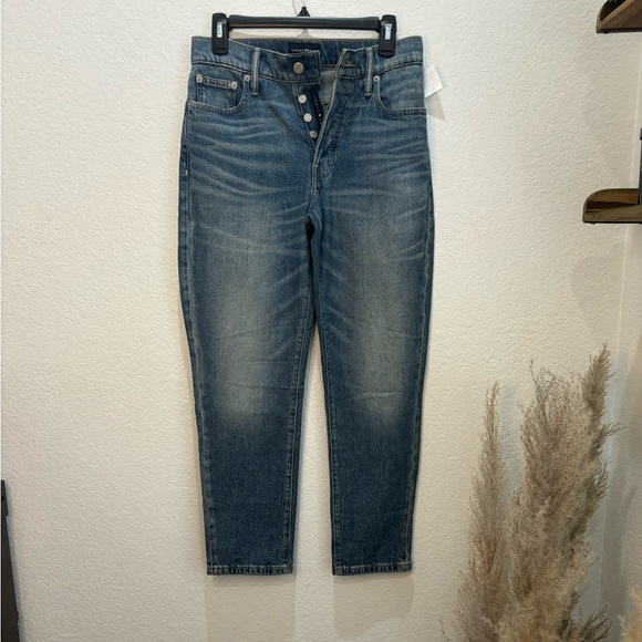 NWT- Lucky Jeans Button Front Mid-Rise Straight Leg Light Wash - Picture 2 of 5